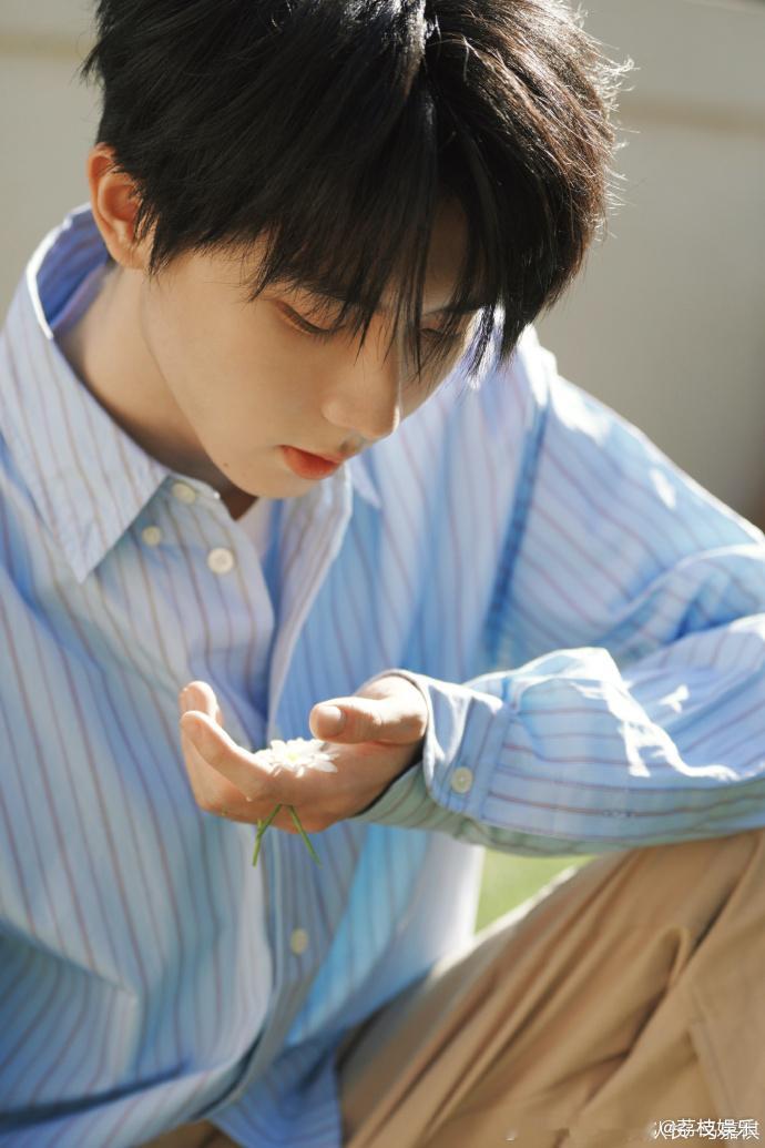 马嘉祺温和而克制的声线 内敛又温柔的唱腔，克制之下藏着细腻情感，这才是古风该有的