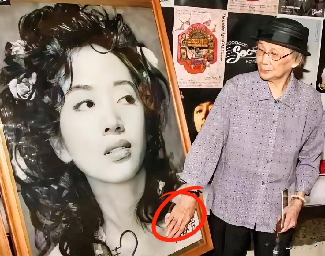 梅艳芳的母亲覃美金走了，
102岁，这辈子真是活成了“传奇”。

覃美金离世，这