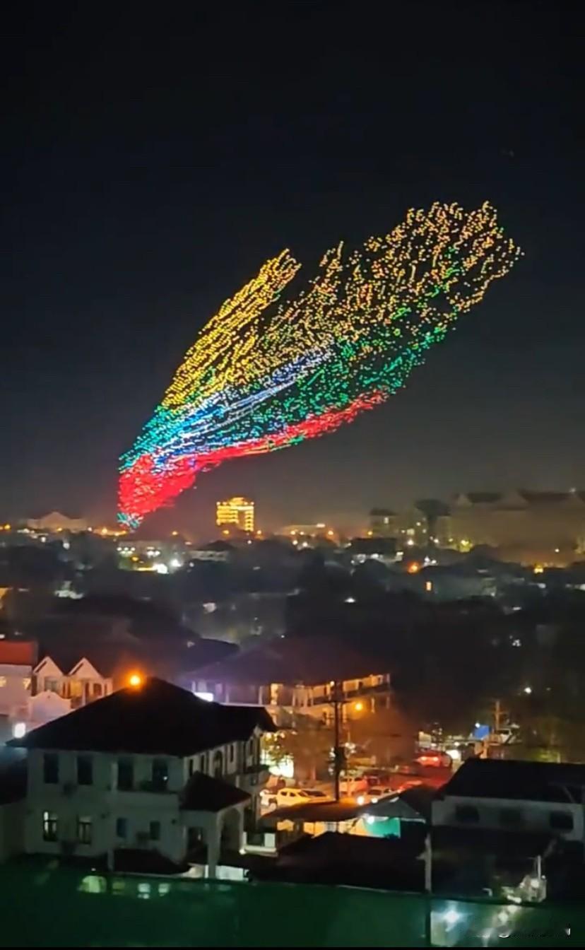 放眼全球，能用科技技术在天空中玩艺术的就只有中国了吧！怪不得外国国家过国庆都请我