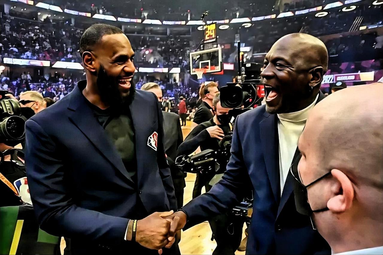 巴克利真敢说啊！

前NBA球员巴克利近日在节目中谈到最强球员的话题时说道：“我