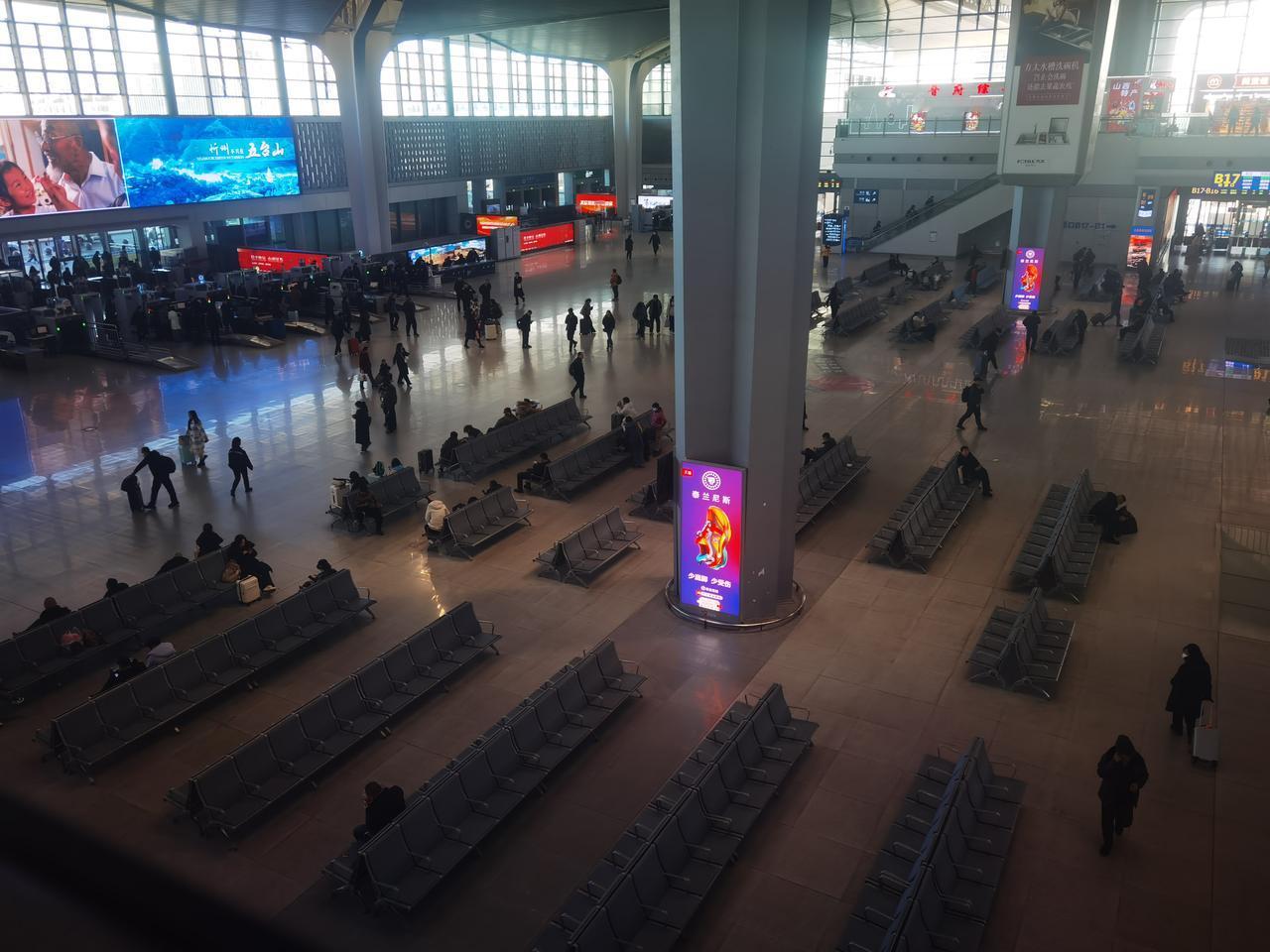 作为销售老油条，我有话要说，
曾经日日爆满的高铁站，
现在为啥冷清了？
我认为原