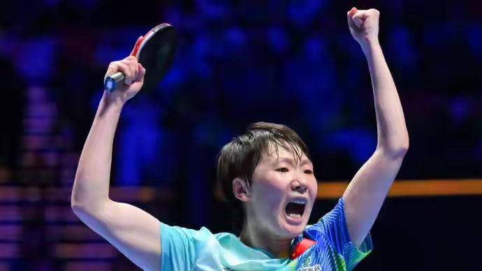 又看到曼昱赢球霸气的举着双手大声呐喊出来的场景了。
     曼昱曾经说过，赢球