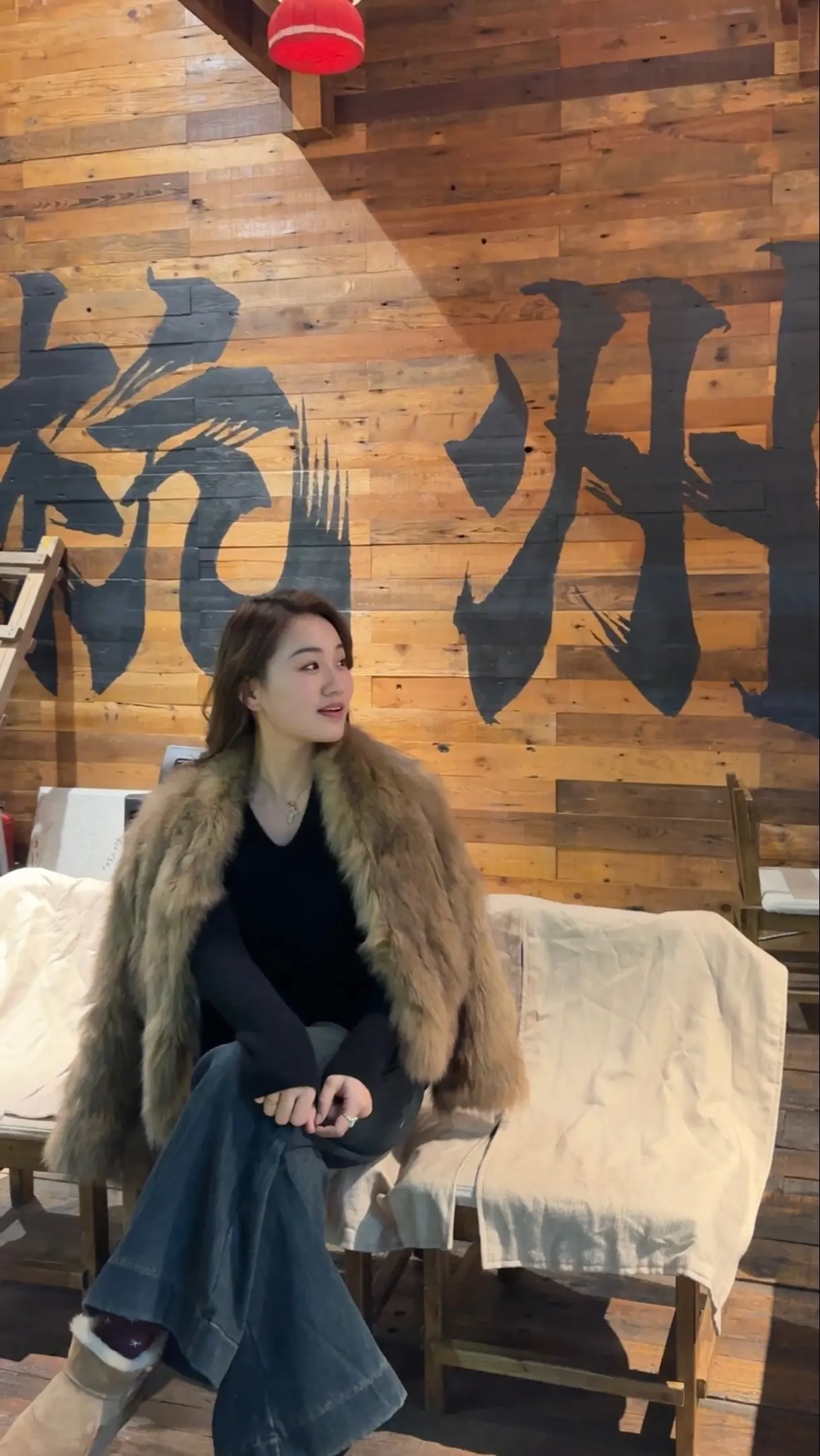 从小就非常懂事的女孩 压抑自己的情绪 降低自己的需求 这种女孩长大后是...