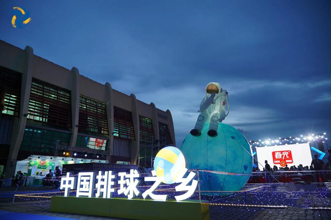 退出国家队后，她们应该很少有见面的机会吧，一次聚集这么多人的原因，也只能是排球了
