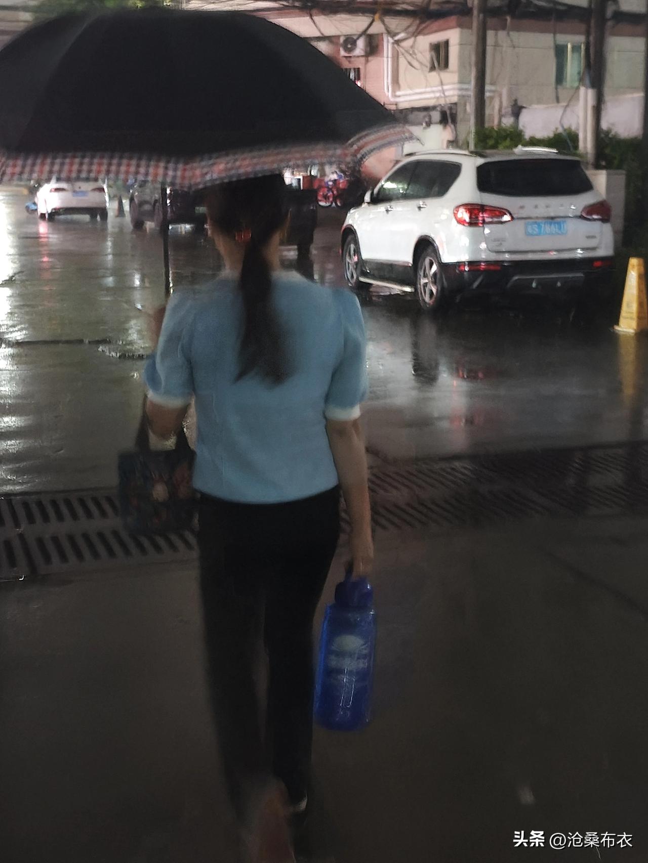 秋日生活打卡季喜欢一个女人久了没结果，放弃才是已确的选择。
