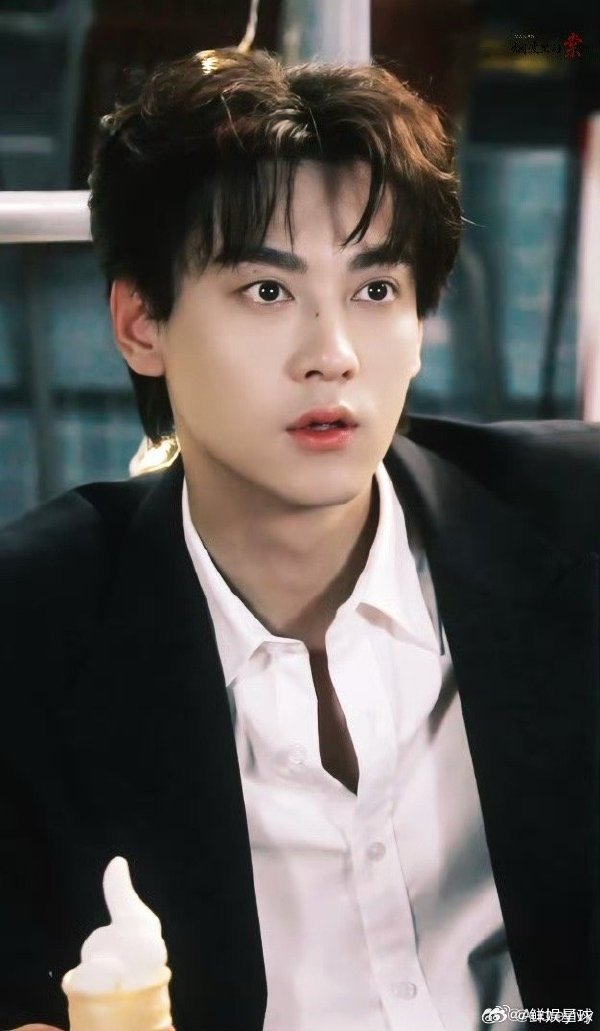 田栩宁请粉丝吃烤肠救命！田栩宁给粉丝发烤肠，我直接暴风羡慕！我的烤肠 + 茉酸奶