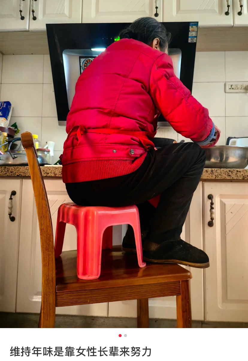 维持年味是靠女性长辈来努力以前的年味是靠一大堆妈妈姑姑外婆奶奶婶婶她们在努力让这