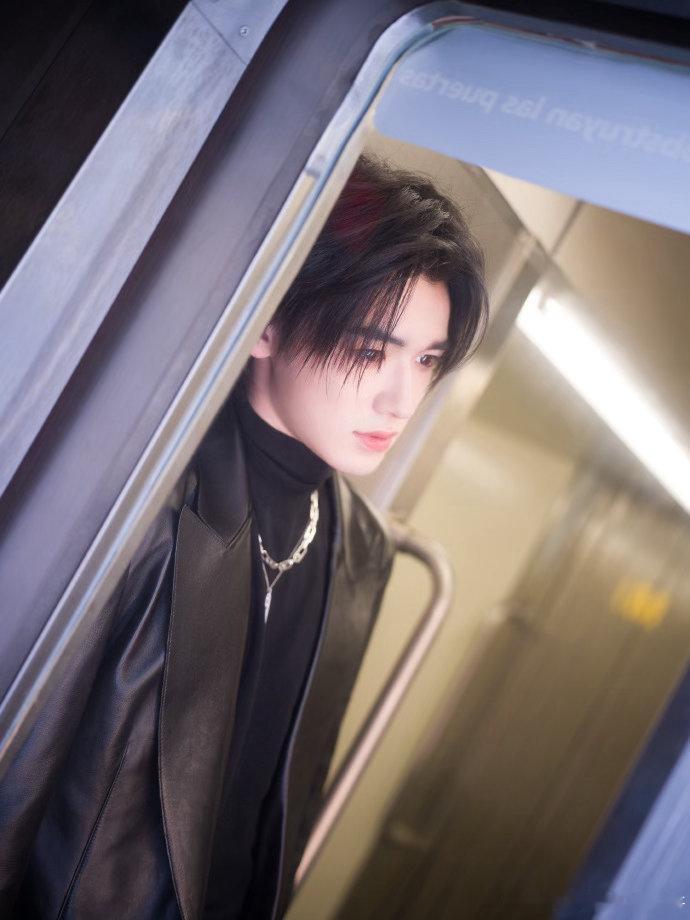 国粤无双拟邀阵容喜欢单依纯常石磊张杰的有福了 成龙大哥跨界加盟音综，光是这份情怀