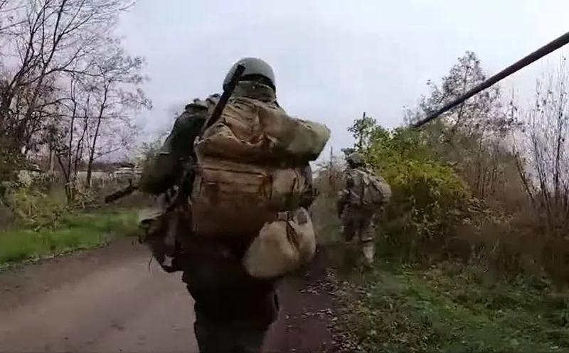 在前线地区作战的三个哥萨克旅被合并为一支志愿突击军团  在特别作战区内，组建了一