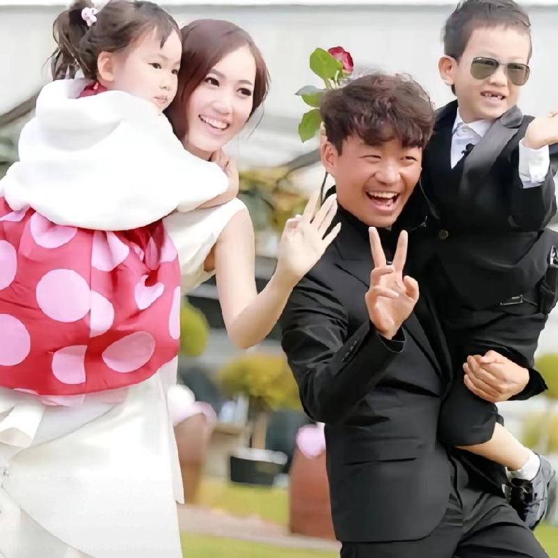 43岁的王宝强怕是没想到，自己熬过失婚的难、扛过孩子身世被质疑的苦，最后居然靠1