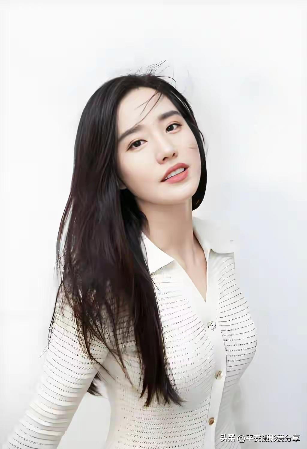 王智 
夏洛特烦恼女主角  之后再无亮点表现！可惜了！王智妍秋冬穿搭 秋雅除草记