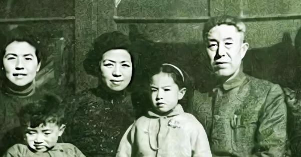 1977年高考前夕，北京一起命案惊动中央，死者是起义将领郑洞国的女儿郑安玉，有人