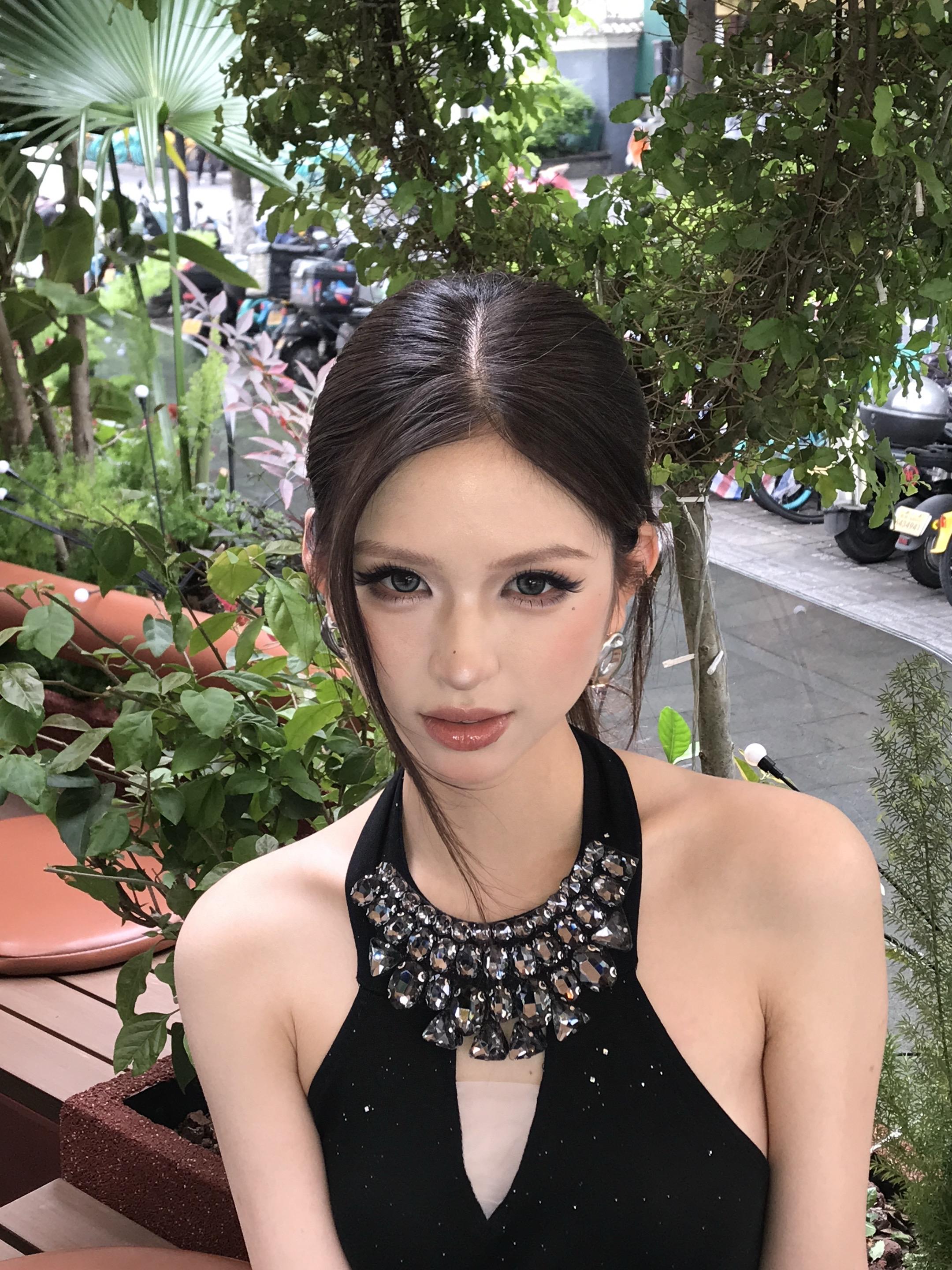 我不说你知道后面是垃圾桶吗