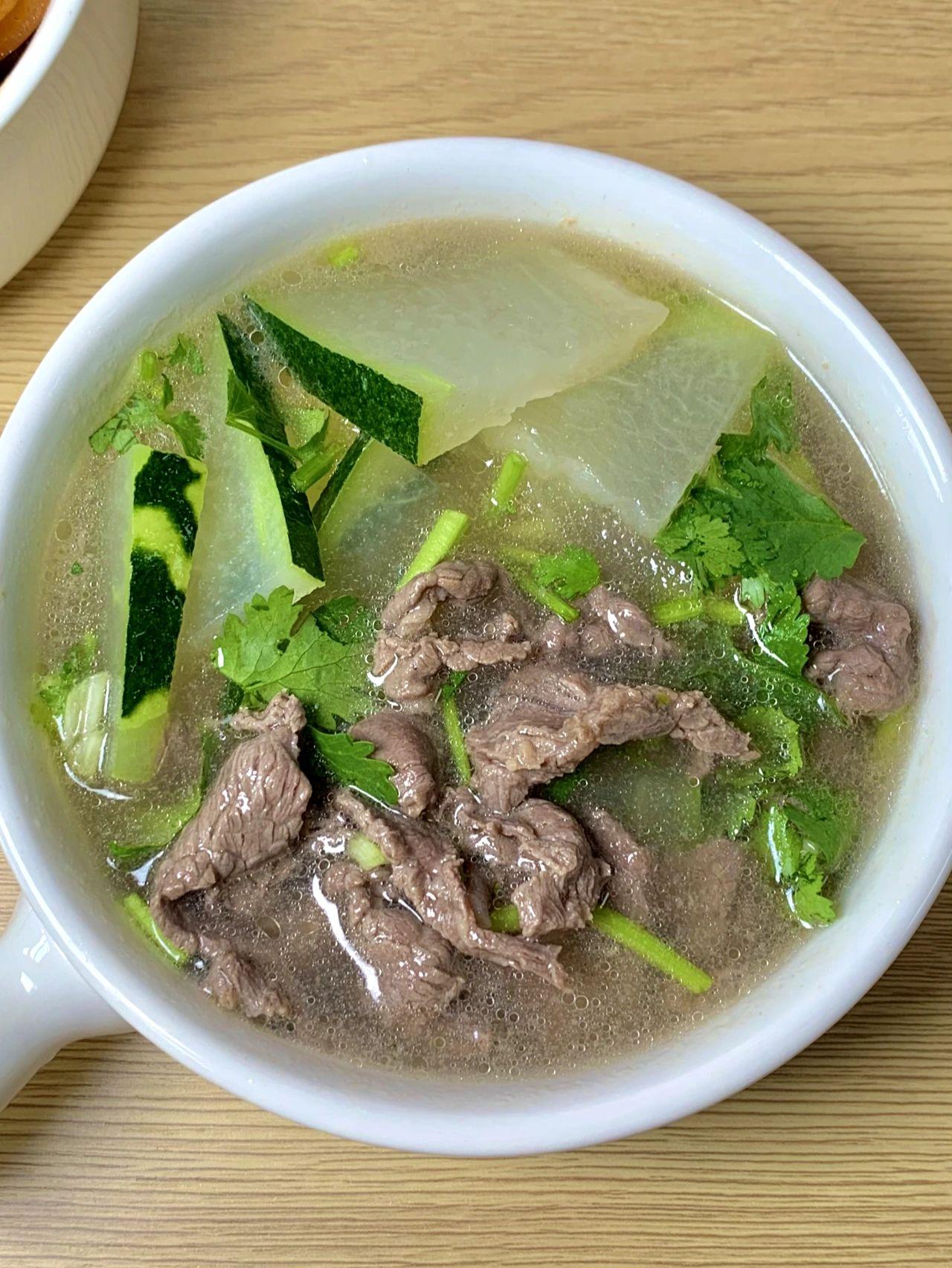 分享低卡低脂巨好喝冬瓜牛肉汤！！
汤鲜甜，牛肉香嫩！做法简单，推荐给减脂姐妹们！