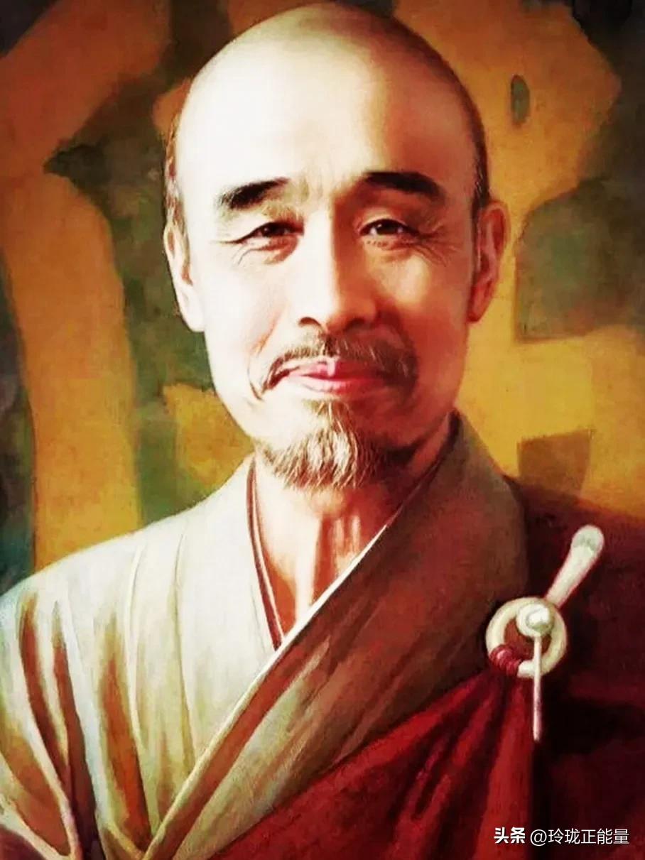 弘一法师曾留下一句话，读来让人心里一沉：
"当你开始频繁地评价别人时，其实是你自