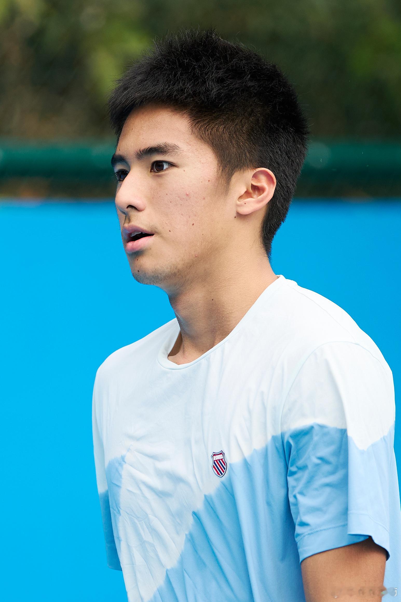 中国网球男神张凌豪签约Kswiss？恭喜恭喜。摄影：记者 李建艺拍于戴维斯杯训练
