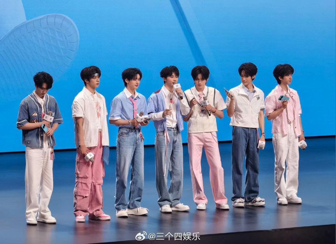 我将逐帧细品时代少年团的名品侧颜 真的，这一组侧颜镜头我能看一年。全员清爽打扮，