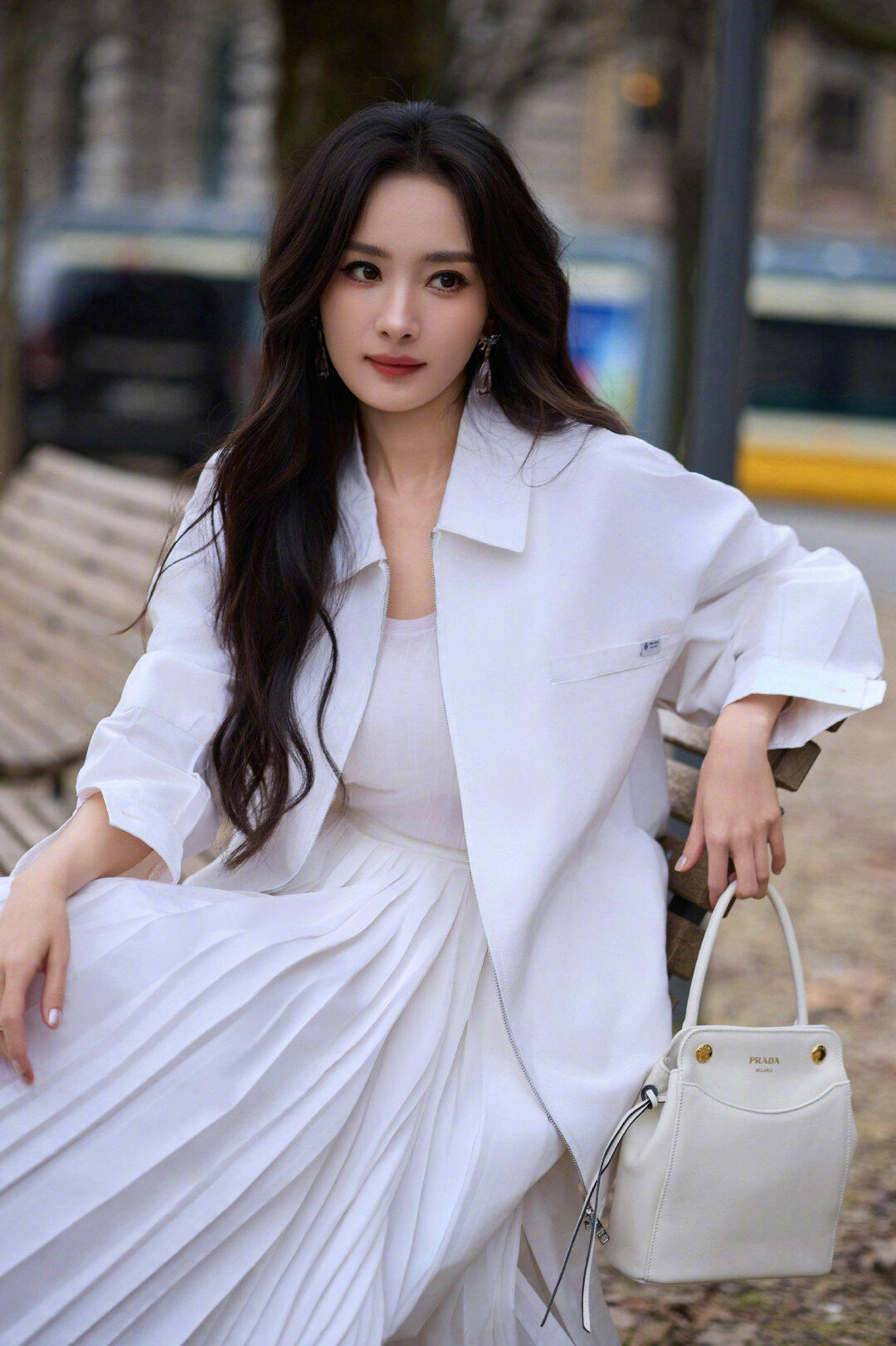 prada大秀米兰时装周时装周 杨幂 × Prada大秀杨幂穿着品牌未发布的Da