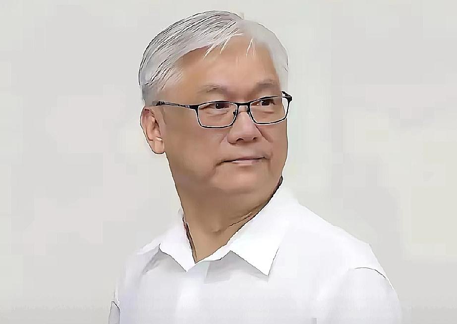 这是独台分子、曾担任国民党副主席的夏立言。
​夏立言太不地道了！一边来大陆8次，