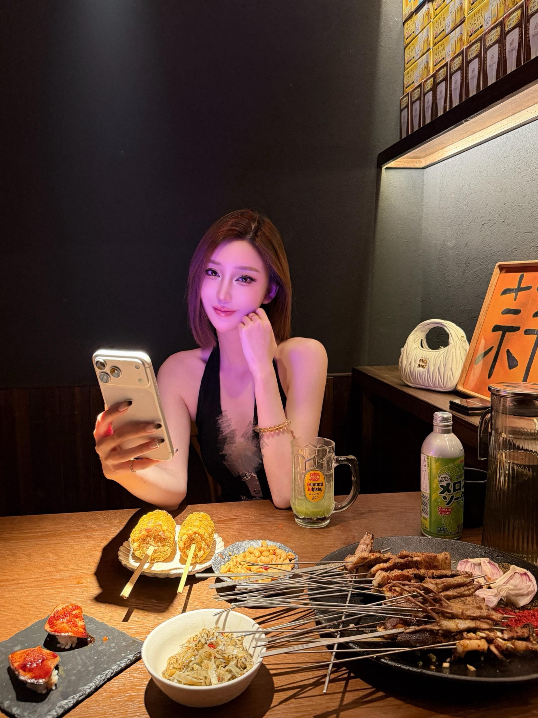 放心吧 我没干正事 用花呗喝酒呢