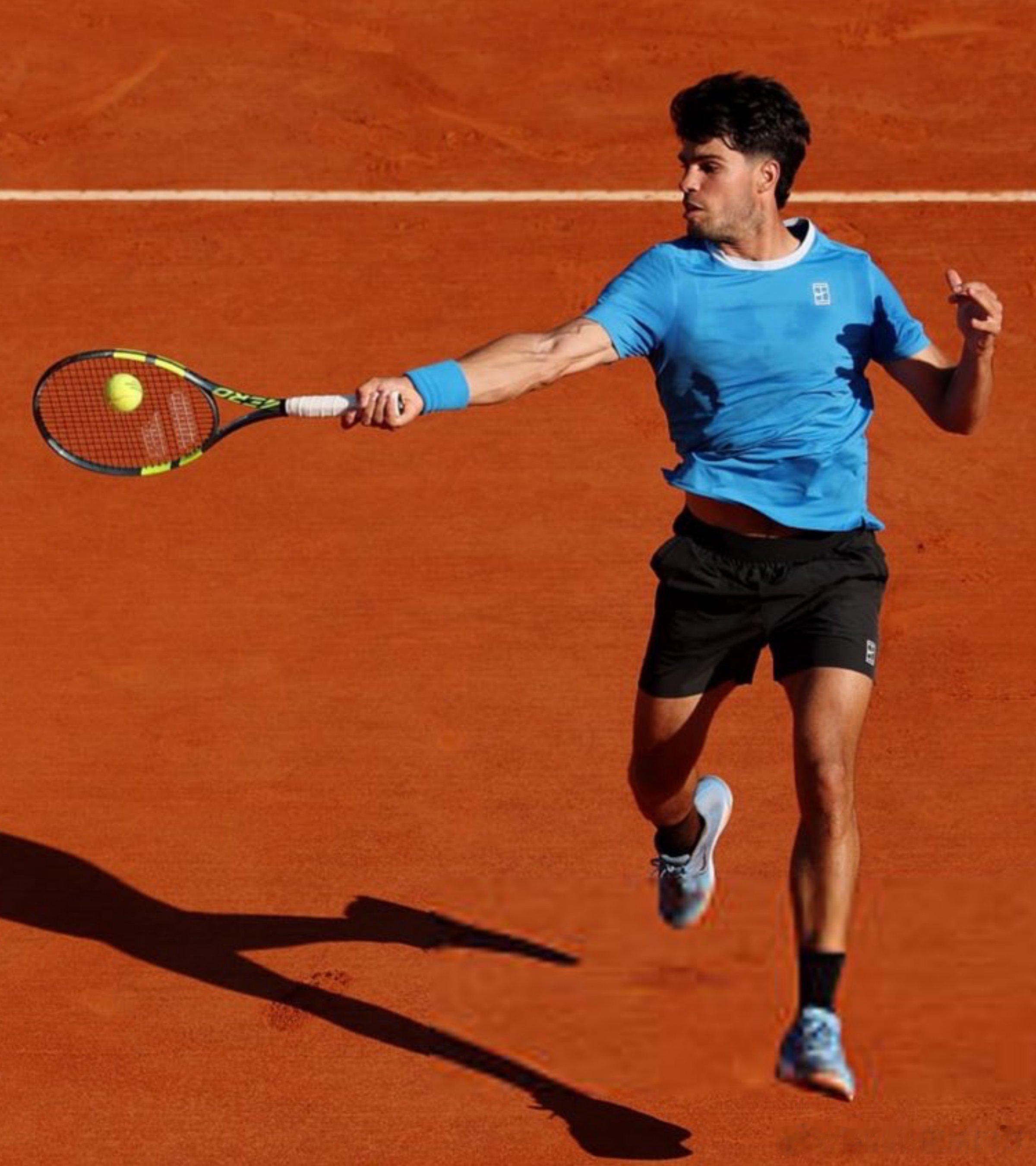 双子星打进蒙特卡洛决赛的赛场耗时：卡洛斯·阿尔卡拉斯 — 5小时59分钟扬尼克·