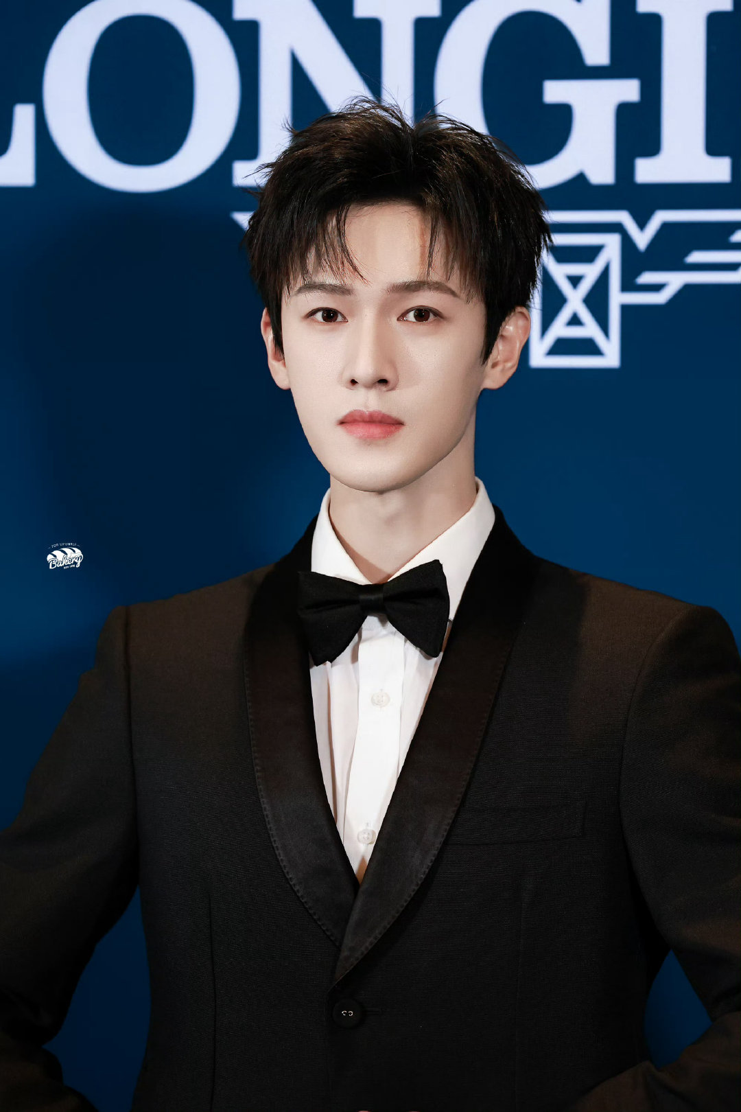 李昀锐｜浪琴线下活动造型出图，黑色修身西装，搭配浪琴腕表，高贵优雅，今天是小王子