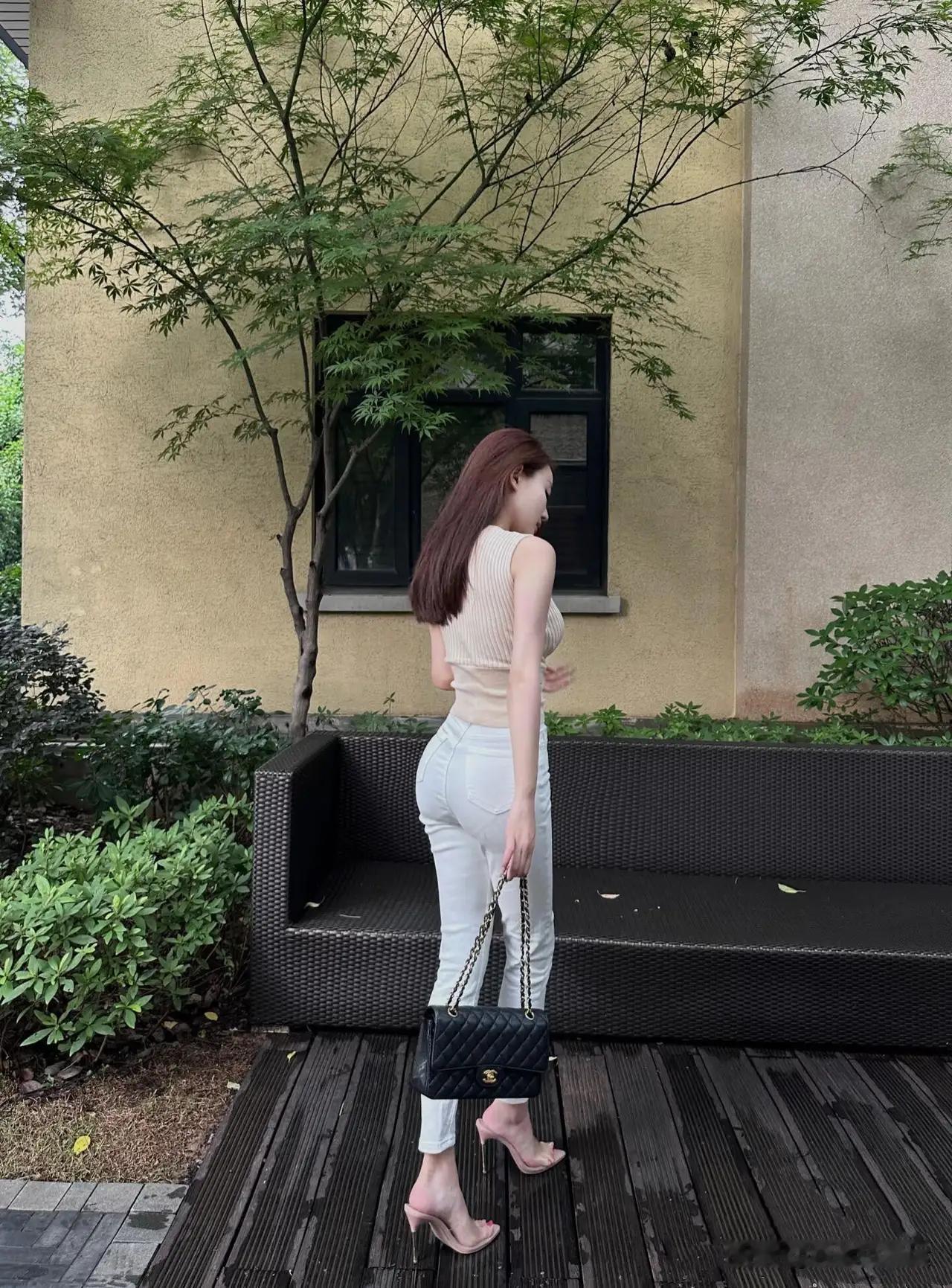 优雅漫步，时尚随行休闲漫步影像 通勤休闲女神范 城市漫步时尚风 娴静漫步 城市漫