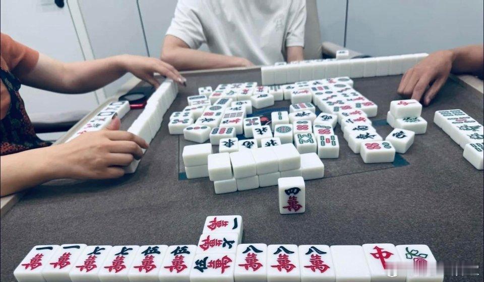 高温来袭，各位做好防暑降温，非必要不外出！🍉週五5001只下跌，198只跌停，