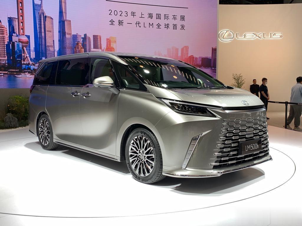 
LM500h豪华MPV在2023年上海车展崭露头角，车身尺寸增加、底盘全面强化