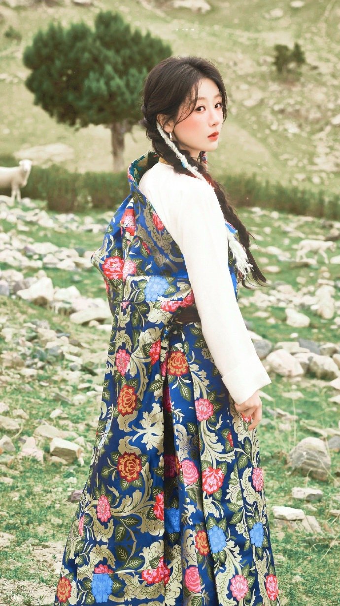 杨紫玉兰花开君再来 💜杨紫董竹君 人间纵有百媚千红，唯独你是情之所钟  杨紫?