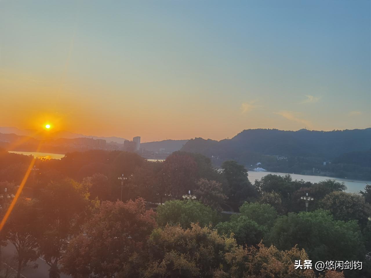 初秋富春江落日余晖