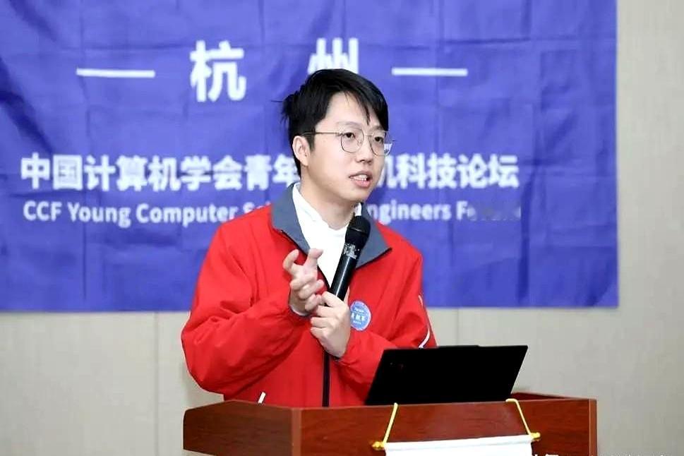 很多人一看“江西兴国人”这几个字，可能还没反应过来，后面这个名字其实挺有分量。