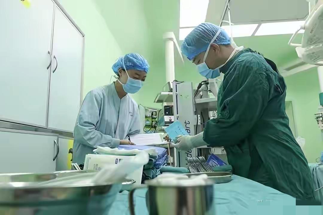 护士的时间都去哪了？别让形式主义偷走守护生命的时光
 
“护士的时间不是用来填表