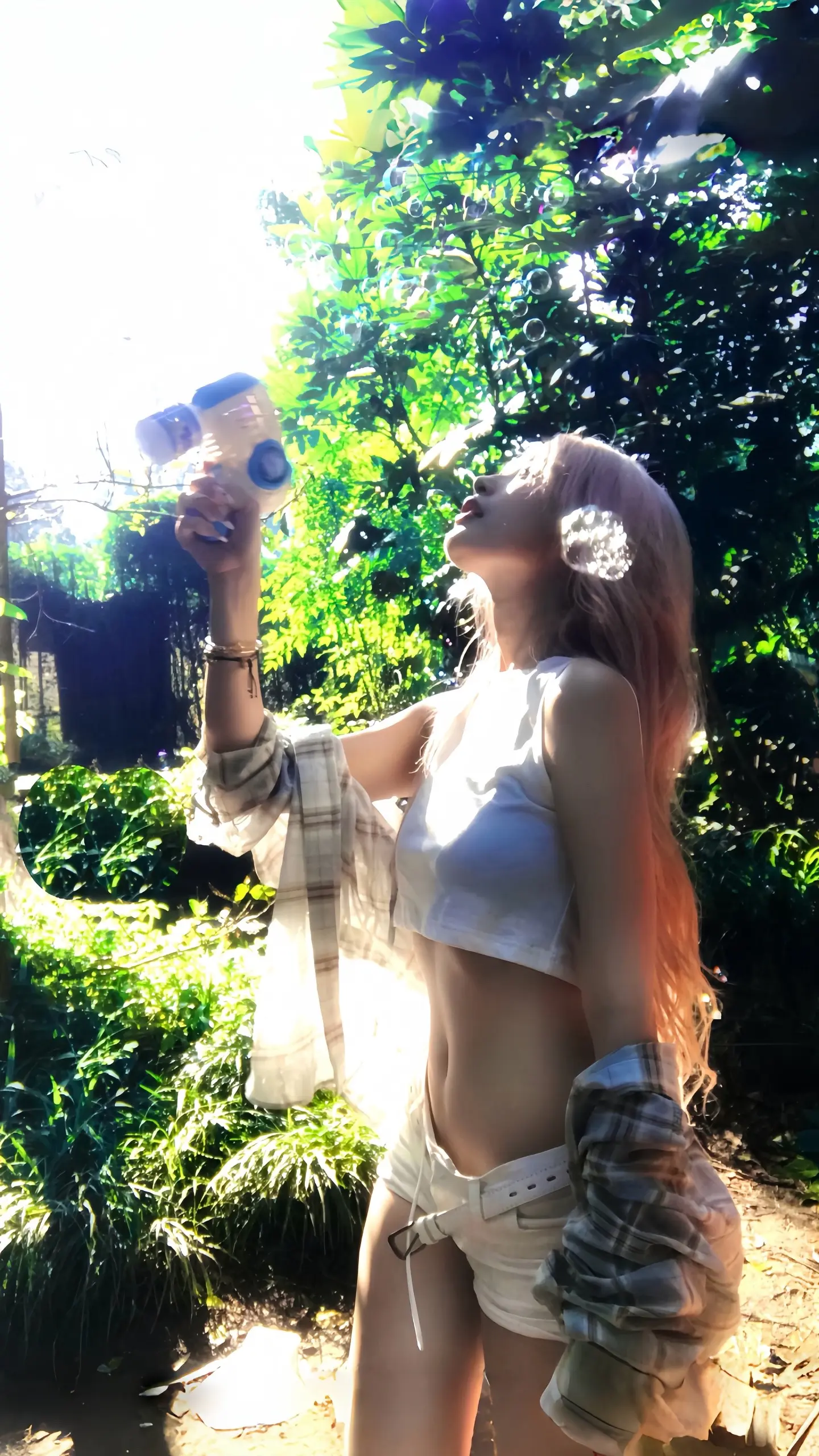 夏天的 蓬勃的 向上的 生命力。