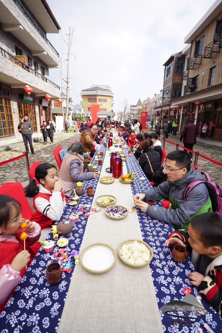 假日游古镇，热闹品民俗，这样的画面，是否曾在你的心中留下过深刻的印象？在这个快节