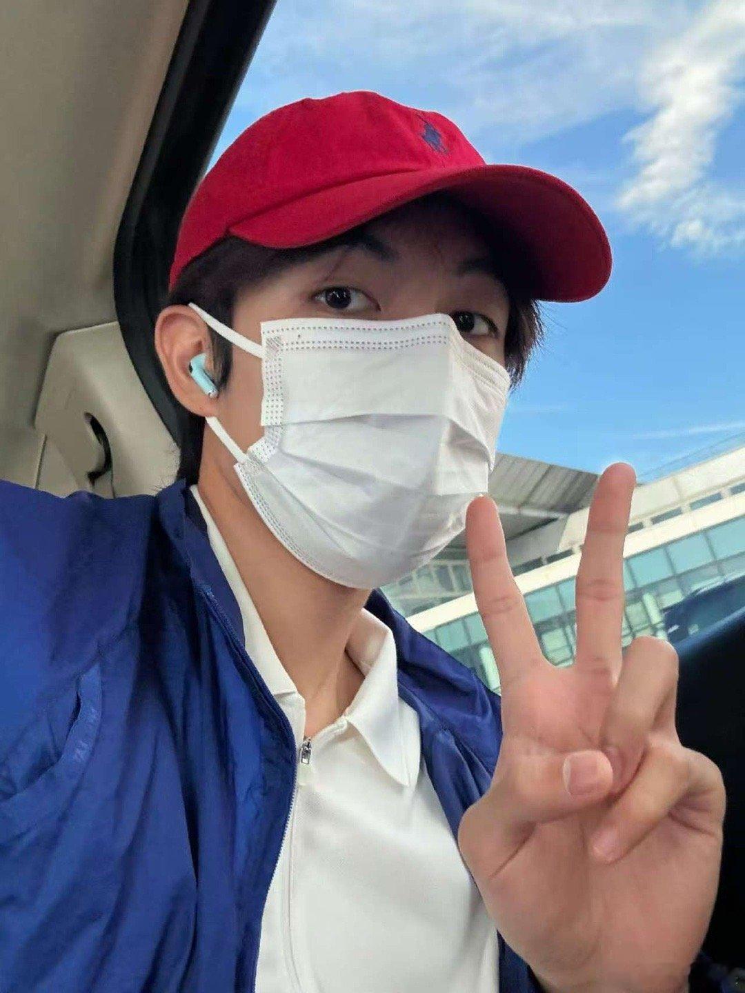赵一博立秋自拍赵一博立秋营业赵一博立秋营业，行，[嘻嘻][嘻嘻] ​​​