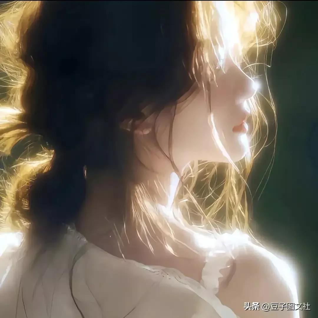 光影交错下的柔美少女，梦幻而迷人。温柔感美女 夜景气质少女 梦幻少女感 秋日少女