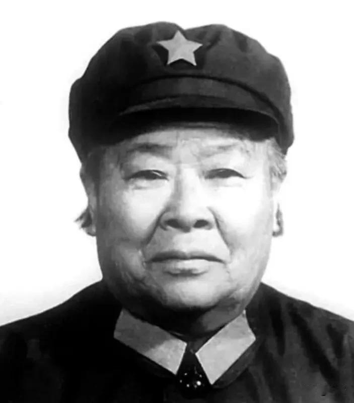 “红军总教头”何子友：武当传人，功夫比肩许世友，24岁嫁给周子昆，丈夫离世后，守