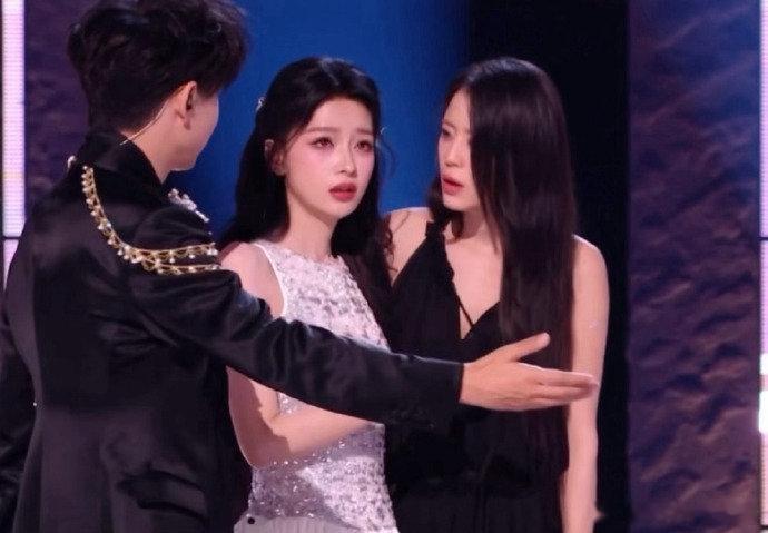 孙怡一直在问江语晨安全了吗孙怡一直问江语晨安全了吗 听不懂浪姐游戏规则就问啊，人