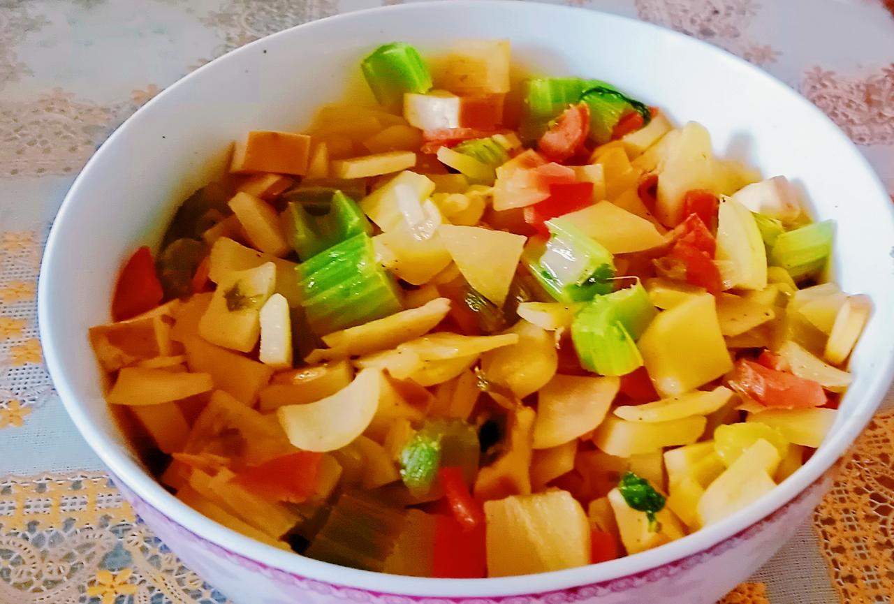 吃臊子面少不了素臊子菜