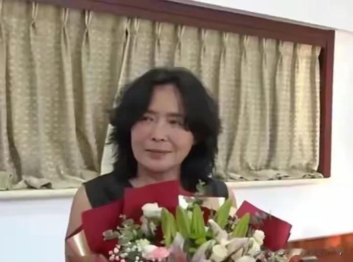 大头长得像妈妈
巴黎奥运会大头妈妈罕见出现在媒体上
并且接受记者采访
送儿子出征