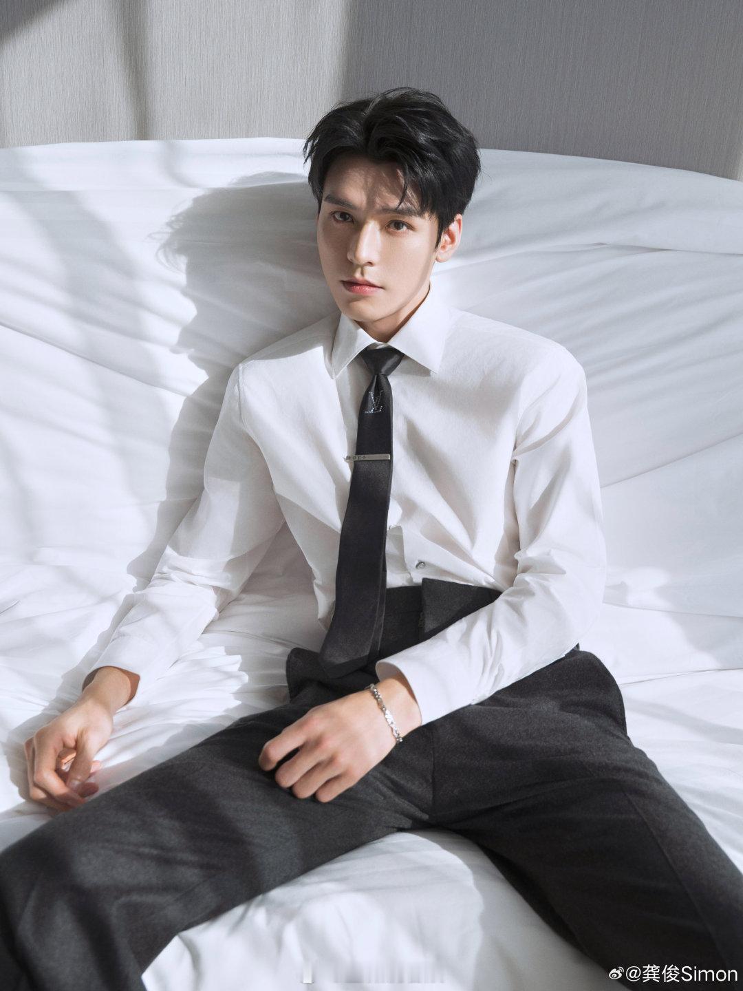 自然堂与龚俊实力共赴龚俊从不刻意标榜自己的成果，而是更注重表演过程中的每一次投入