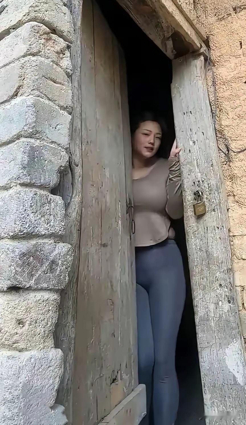 何必逢人尽说贫
自来求己胜求人
​…