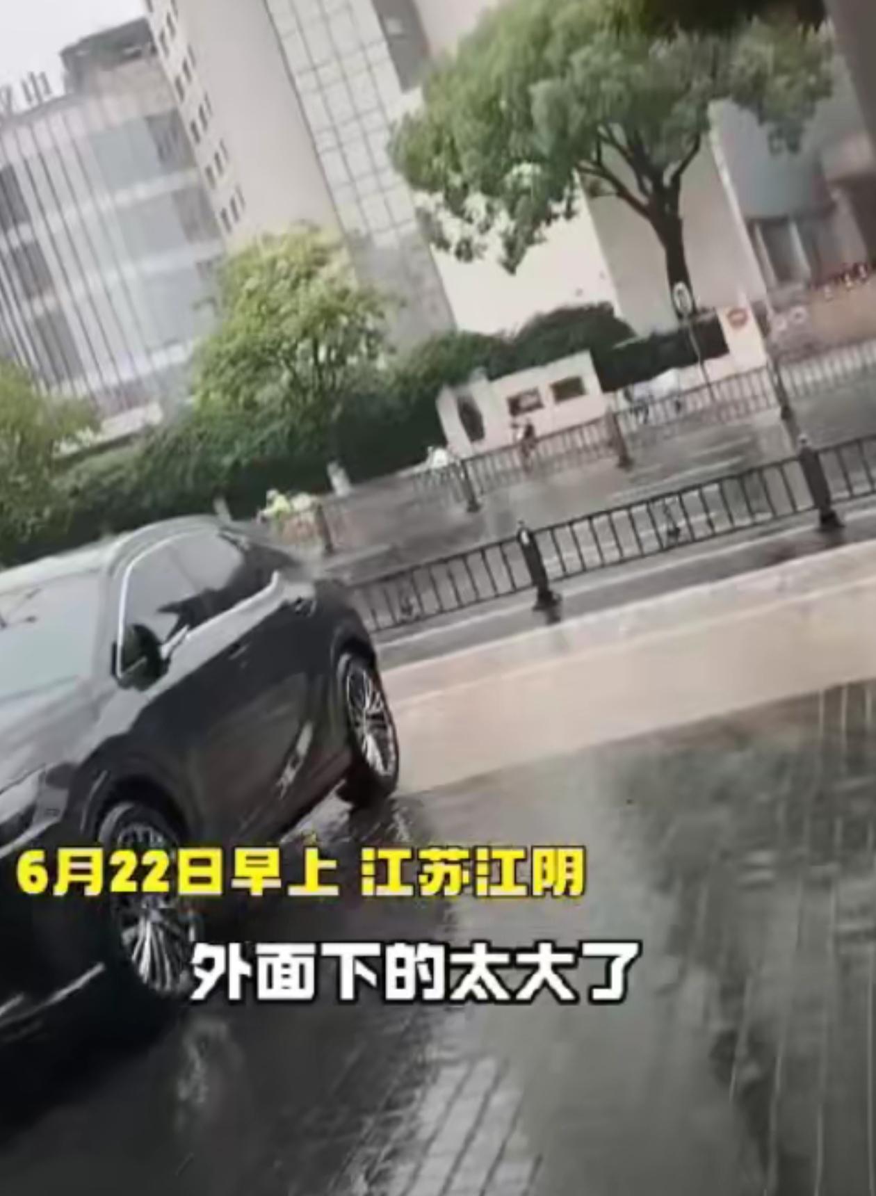 2026年6月22日清晨，江苏省江阴市文体广电和旅游局门口发生一起公共服务争议事