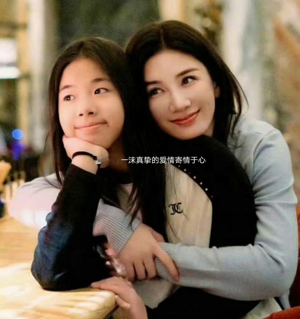 黄奕回应女儿出道一沫真挚的情话[超话]黄奕回应女儿出道！一沫真挚的情话 ​​​