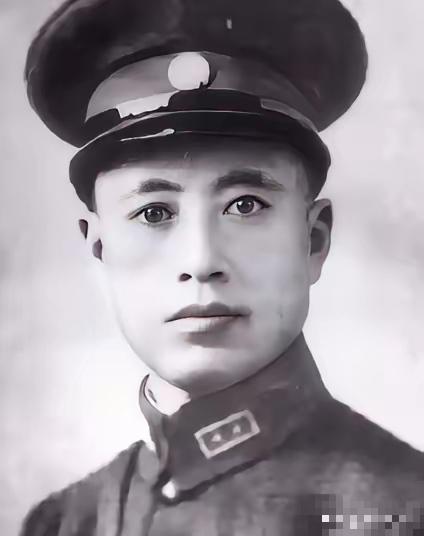 1950年，“大汉奸”夏文运被按在审问室，刚骂完他“卖国贼”，他突然掏出块磨破的