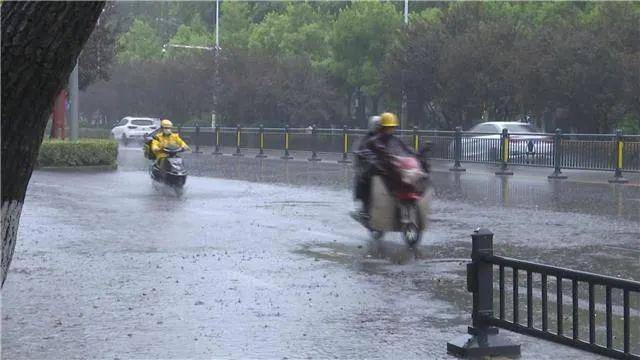 【强降雨来袭！湖北荆州启动“五停”】极端强降雨荆州五停  微信公众号“荆州发布”