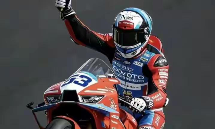 刚拿了世界冠军，张雪自己就捅破窗户纸：“车上还有两个日本零件。”

评论区直接炸