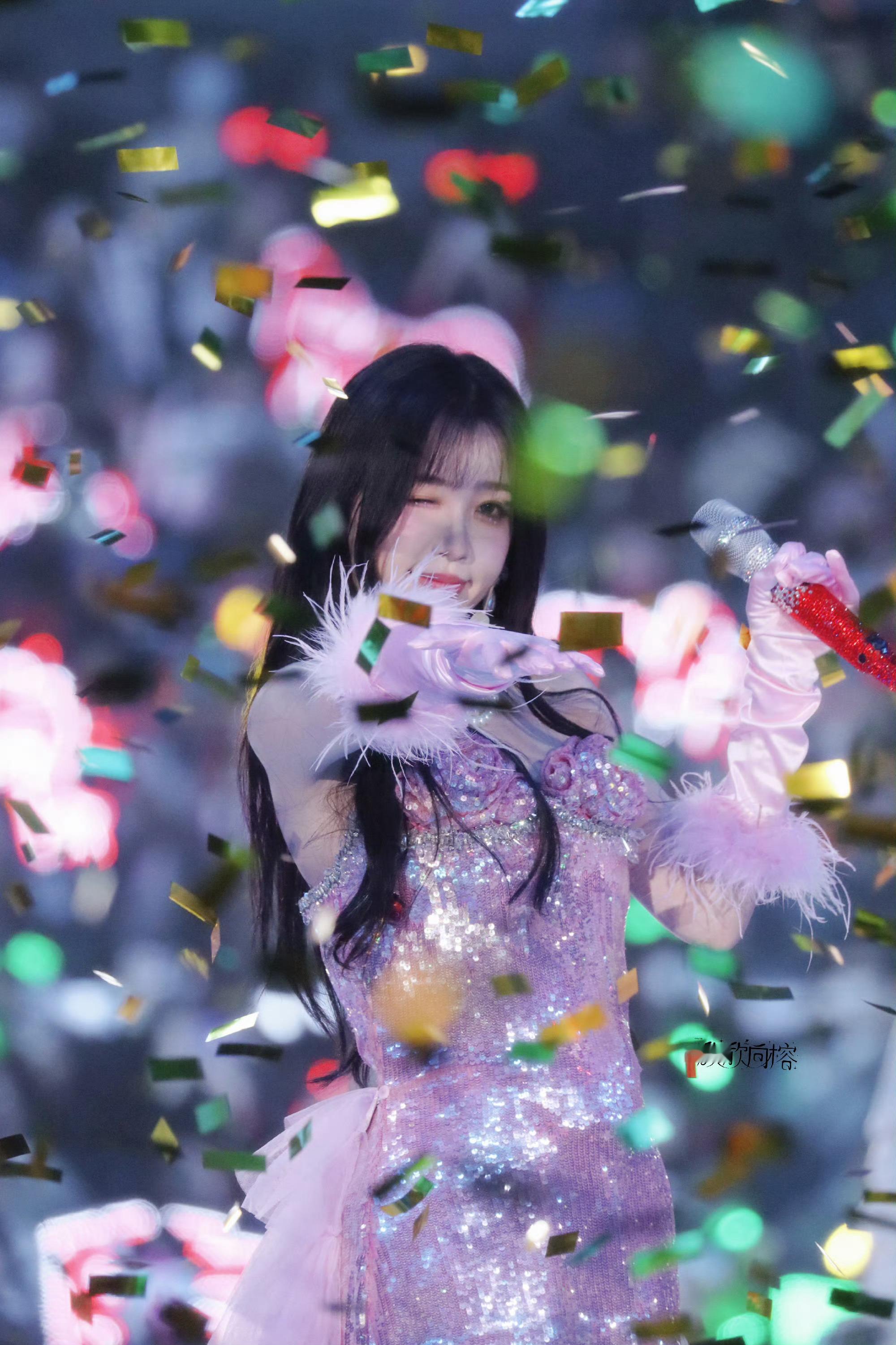 “和我一起吧。”虞书欣