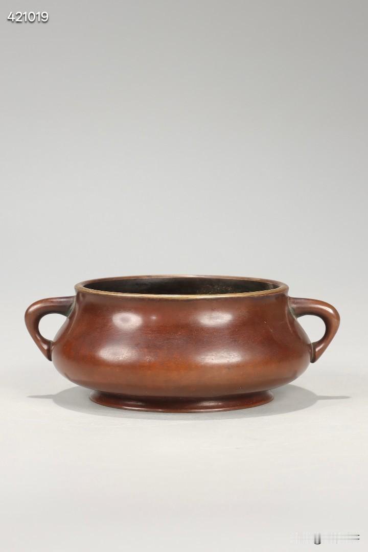 清 枣皮红玉堂清玩款蚰耳炉

规格：高4.5cm，长11.5cm，口径8.2cm